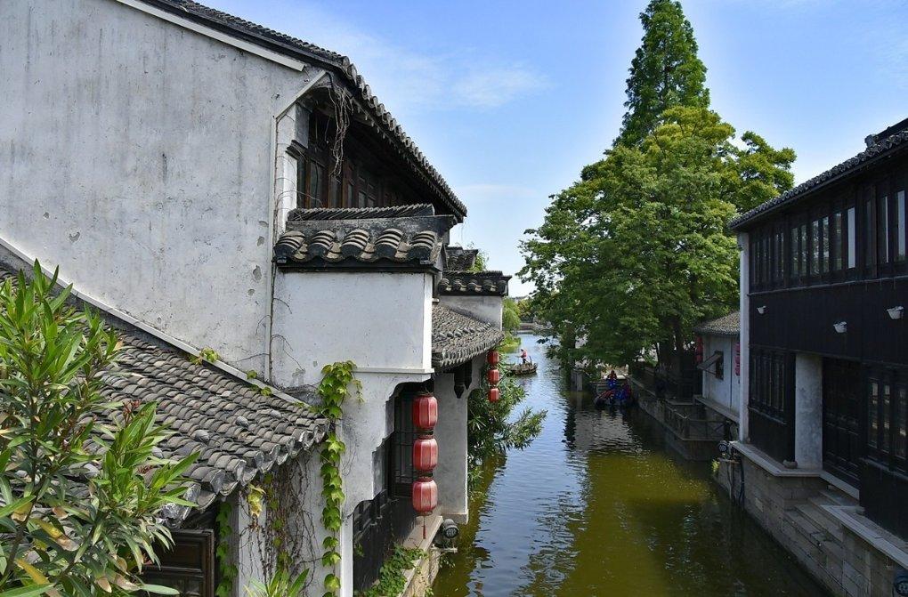 除夕夜餐桌上必备的8道菜，个个都寓意丰富，提前学会过年安排上
